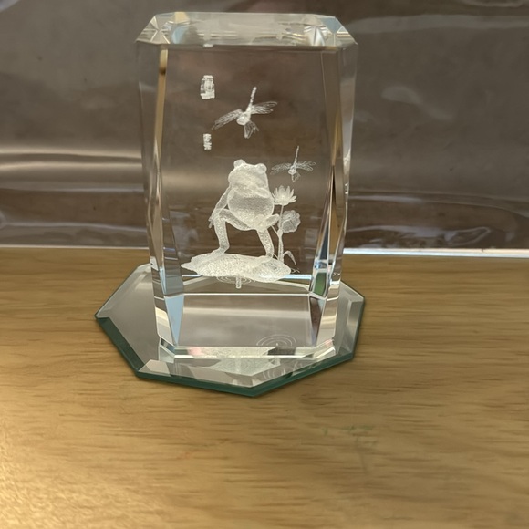 Encased Etched Glass Frog and Dragonfly Crystal w/glass base - Picture 9 of 9